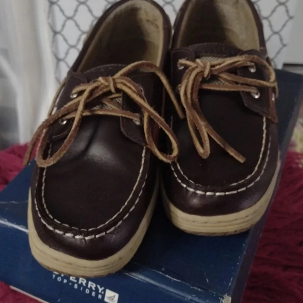 Sperry - Picture 1 of 3
